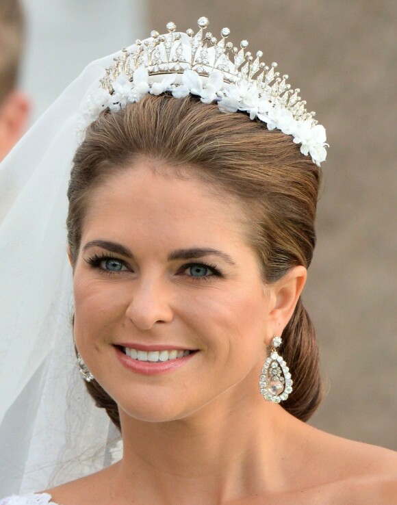BRUD: Prinsesse Madeleine bar dronning Silvias strålediadem og Vasaøredobbene da hun giftet seg i 2013. Foto: NTB Scanpix BRUD: Prinsesse Madeleine bar dronning Silvias strålediadem og Vasaøredobbene da hun giftet seg i 2013. Foto: NTB Scanpix